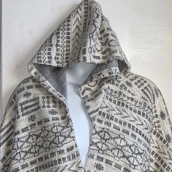 NWT JACK BY BB DAKOTA Archibald Jacquard Terry Poncho - Picture 3 of 9